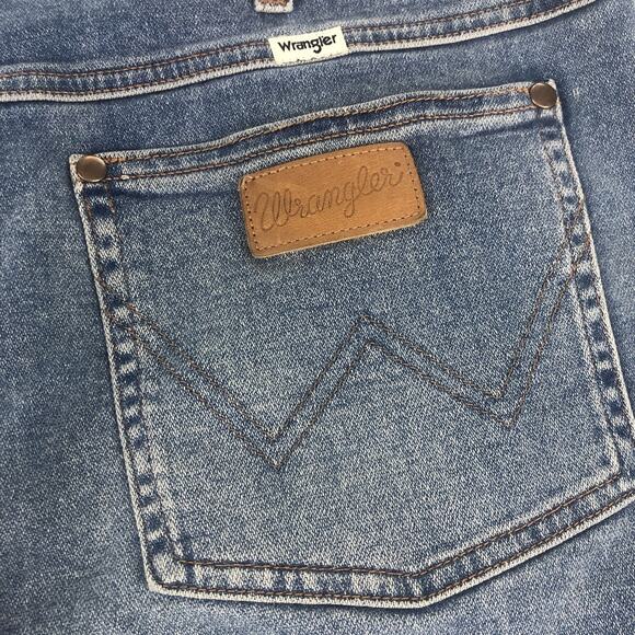 Wrangler Women’s Wriggler 612 Skinny Jeans 32x28 Blue Denim High Rise Distressed - Picture 11 of 11